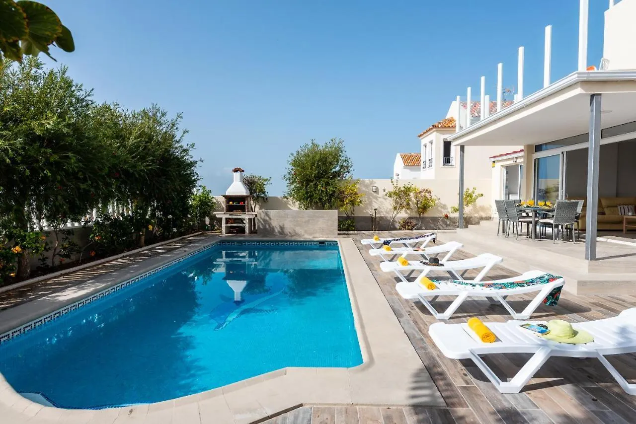 Amazing Villa Medina, Bbq Costa Adeje