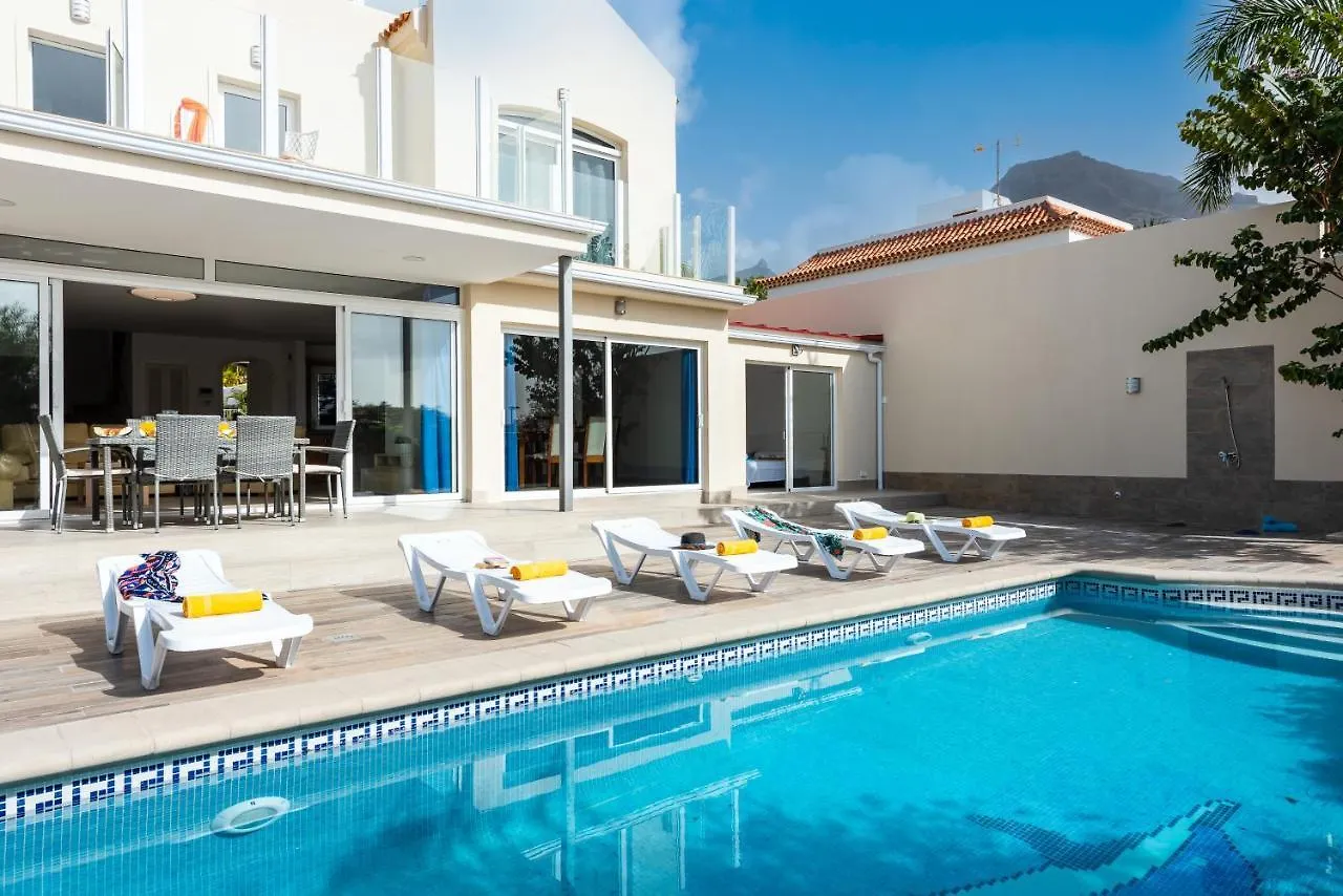 Amazing Villa Medina, Bbq Costa Adeje